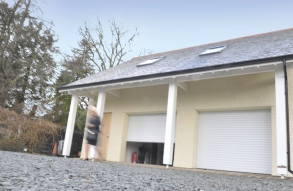 SeceuroGlide Roller Garage Door 600x391 1